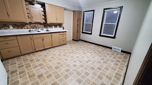 Kitchen - 116 W Maes Ave