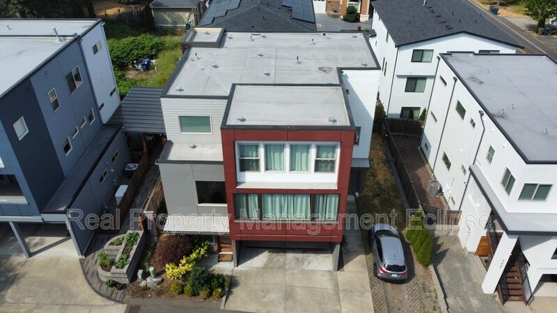 Foto principal - 9619 Slater Ave NE