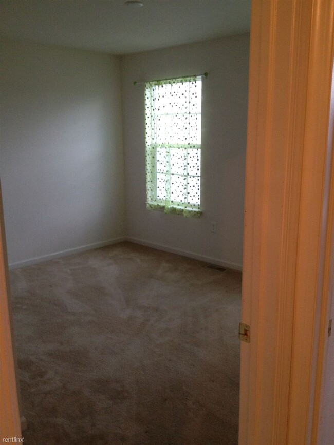 Building Photo - 3 br, 2.5 bath Townhome - 154 Radle Rd