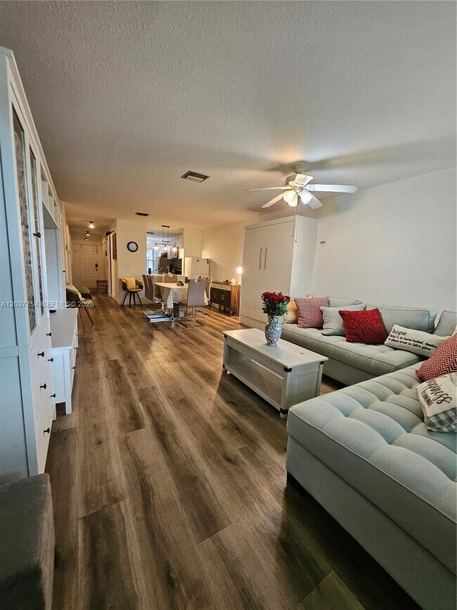 Foto del edificio - 3015 SW 21st Terrace