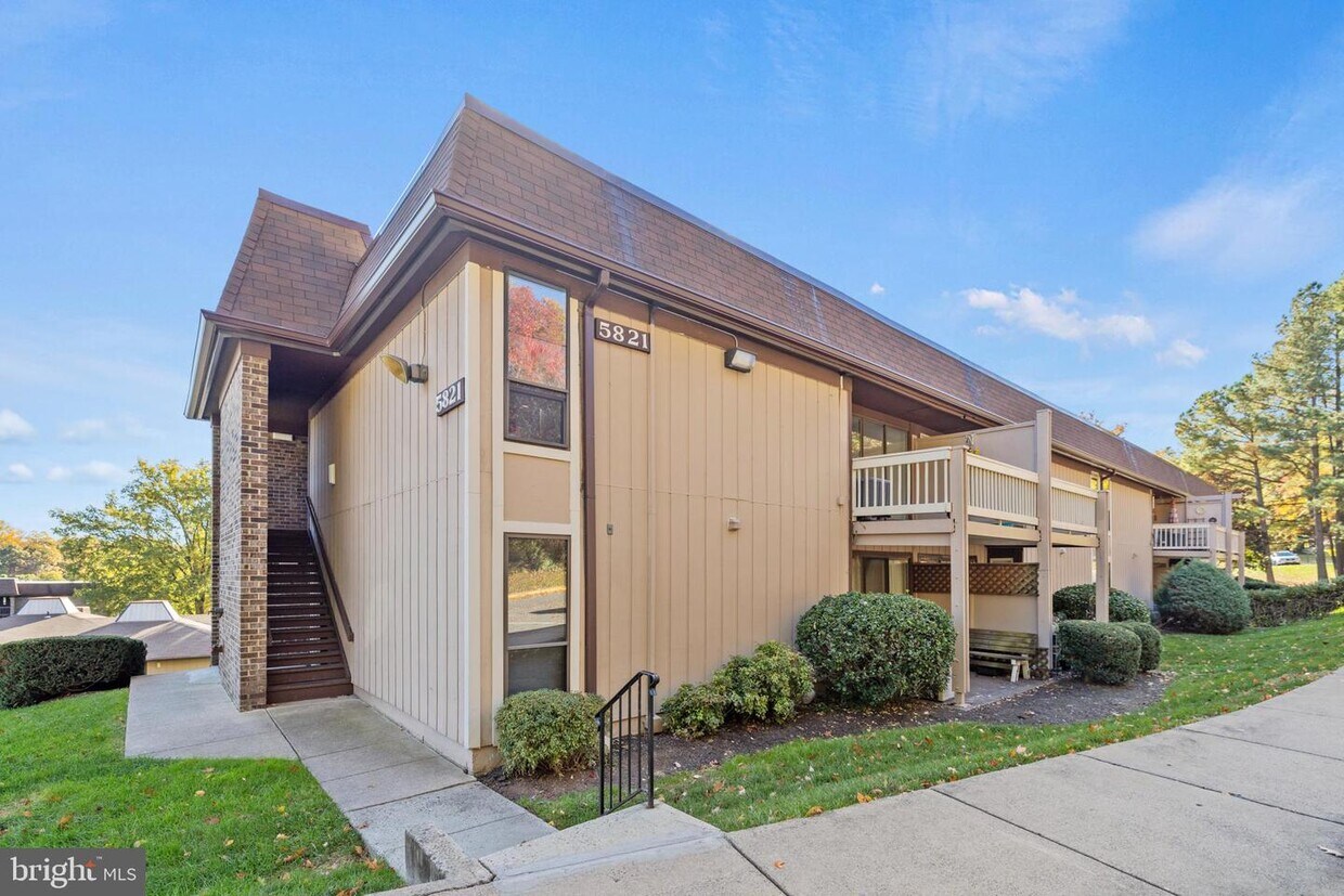 5821 Royal Ridge Dr Unit E, West Springfield, VA 22152 Apartment for