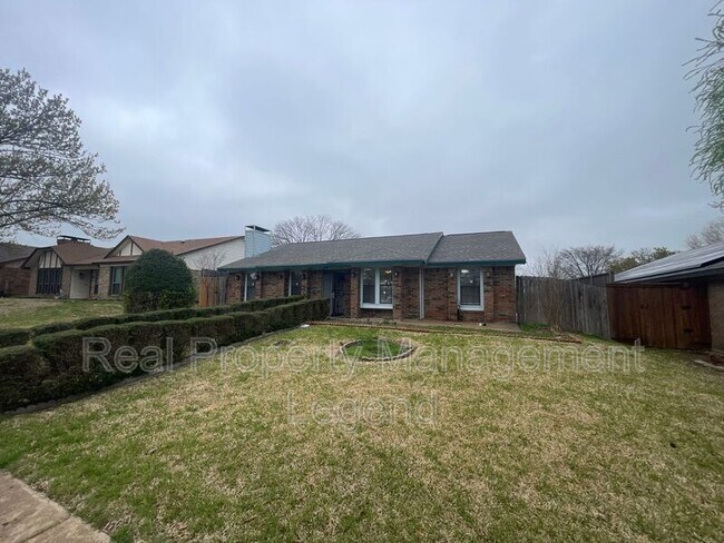 Building Photo - 1523 Uvalde St