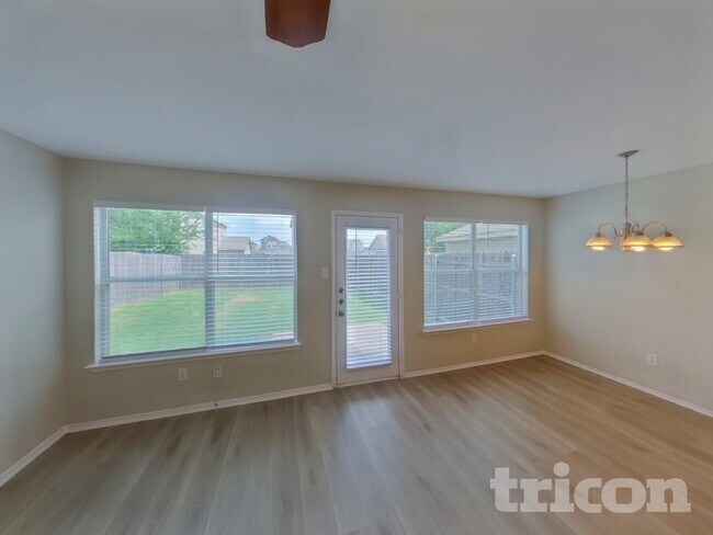 Foto del edificio - 1461 Pine Ln