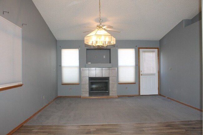 Foto del edificio - 5375 Butterfield Dr