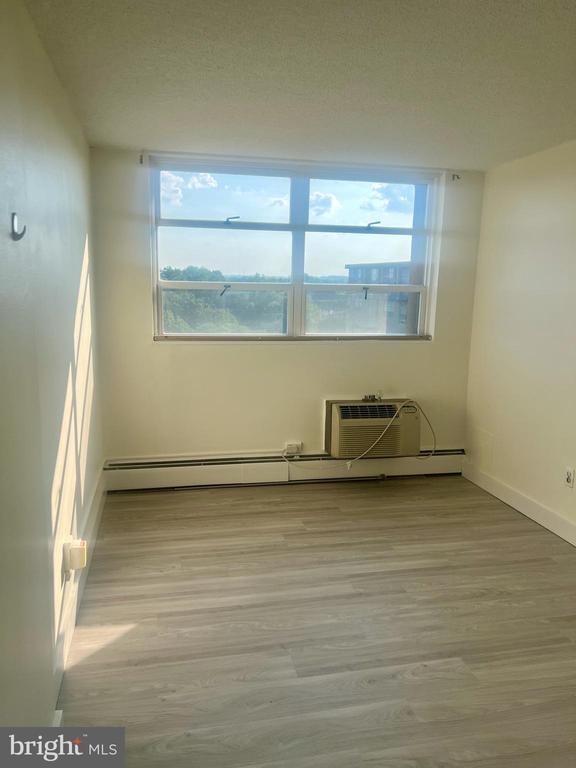 Foto del edificio - 1030 E Lancaster Ave