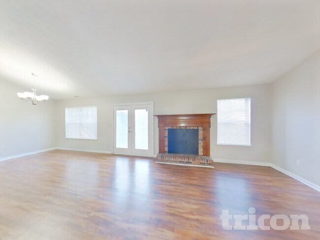 Foto del edificio - 6044 McClellan Ct