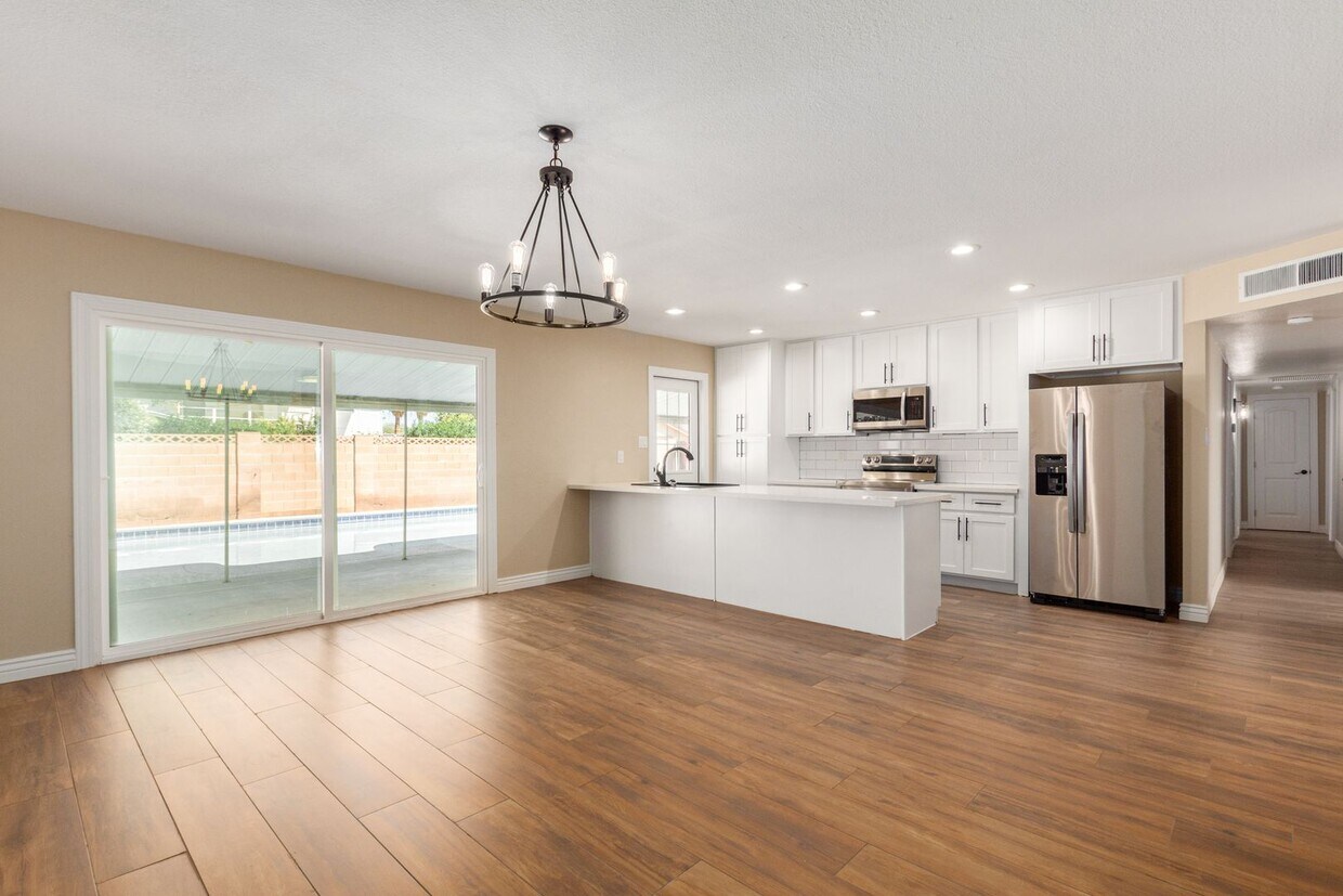 Primary Photo - Beautiful Remodeled 4 bedroom 2 bath home ...