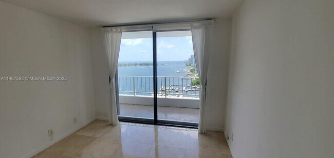 Foto del edificio - 200 SE 15th Rd