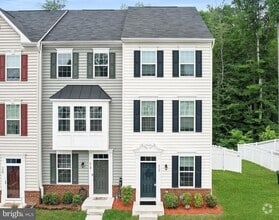 Building Photo - 716 River Crest Way