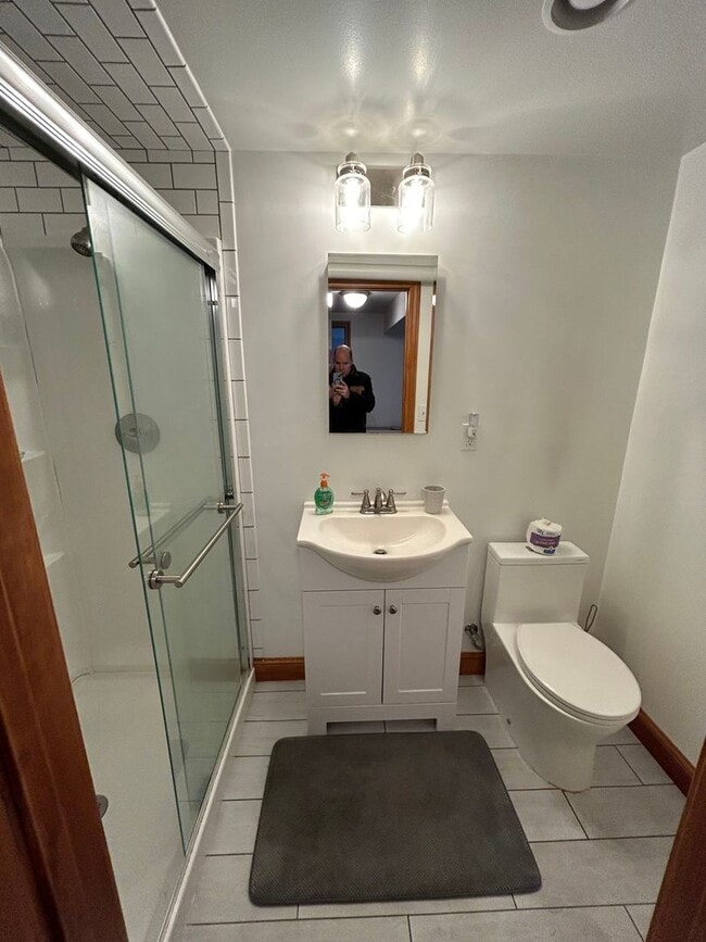 Building Photo - Marstons Mills One Bedroom