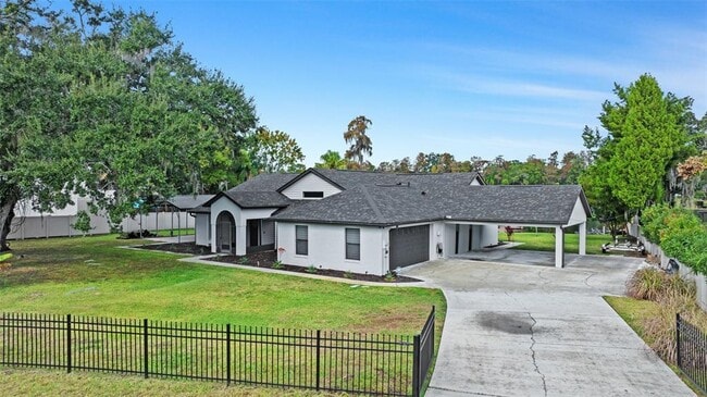 Foto del edificio - 15912 Willowdale Rd