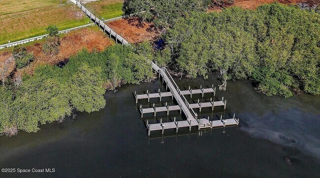 Foto del edificio - 1330 Windchime Ln