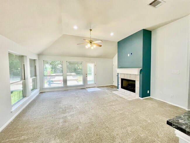 Foto del edificio - 902 Cashew Ln