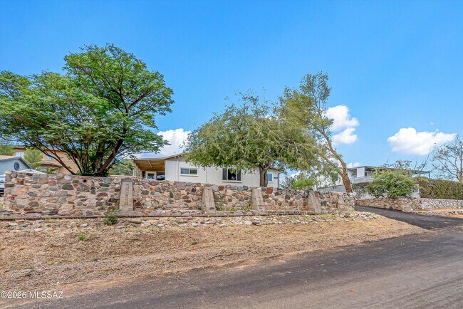 Foto del edificio - 730 N Robles Rd