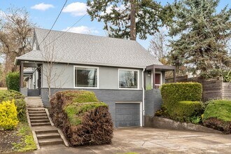 Building Photo - 1439-1439 NE Mason St