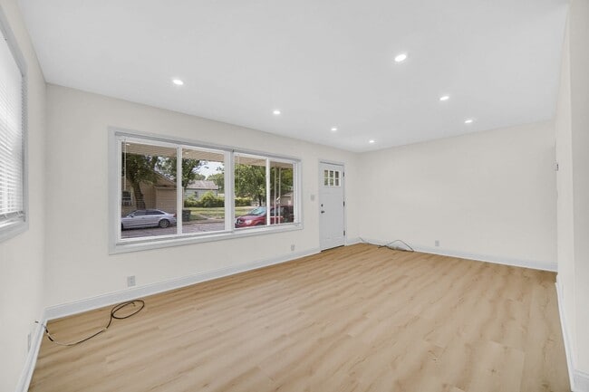 Building Photo - 3 Bedroom 1 Bathroom House for Rent!