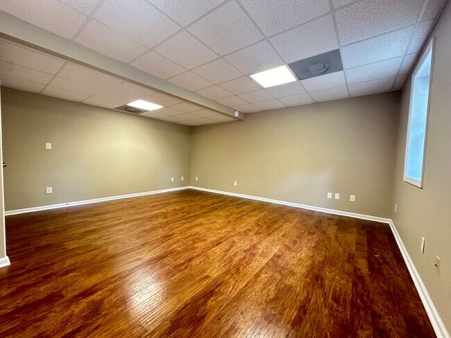 Building Photo - 110  Clay Drive