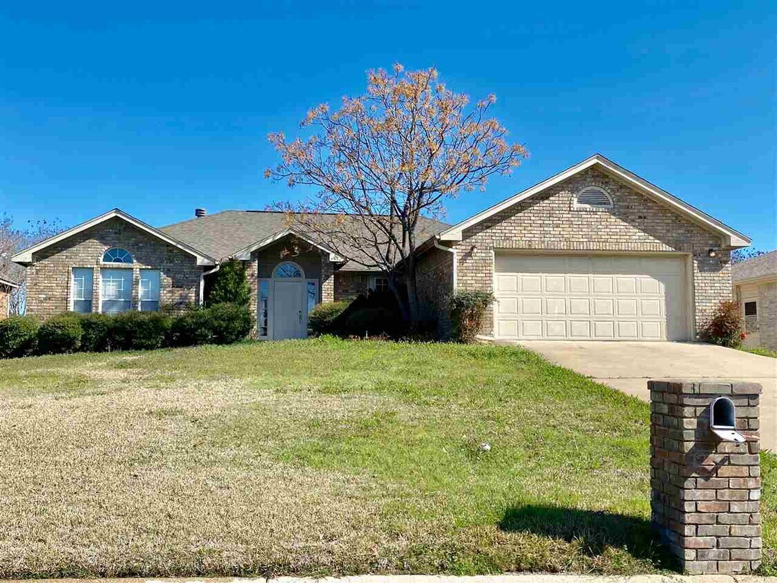 212 Muirfield St, Meadowlakes, TX 78654 House for Rent in Meadowlakes