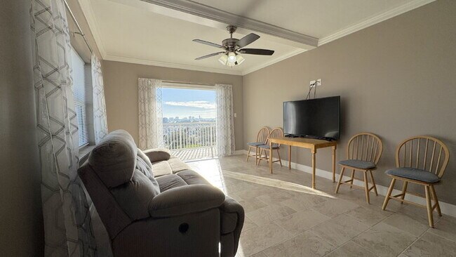 Foto del edificio - 404 S Beach St