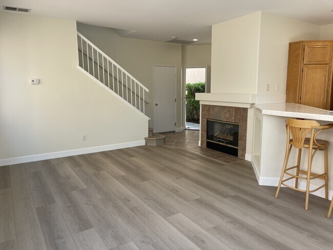 Building Photo - 811 Caminito Estrella