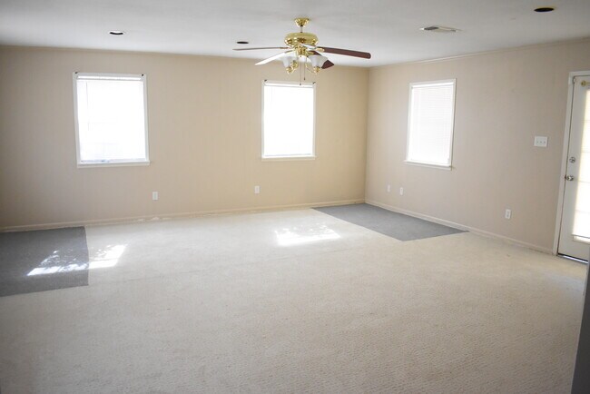 Foto del edificio - 523 Arbor Oak Dr