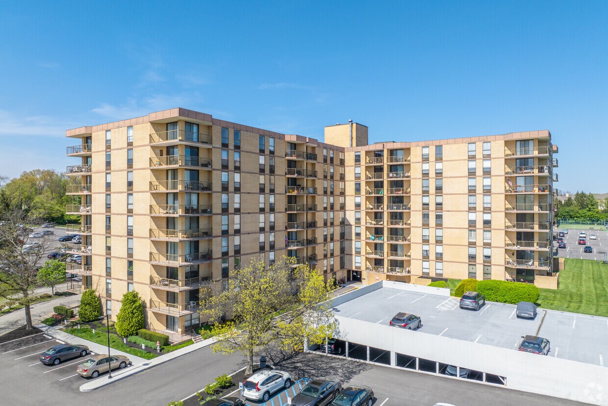 Primary Photo - Plymouth Hill Condominiums