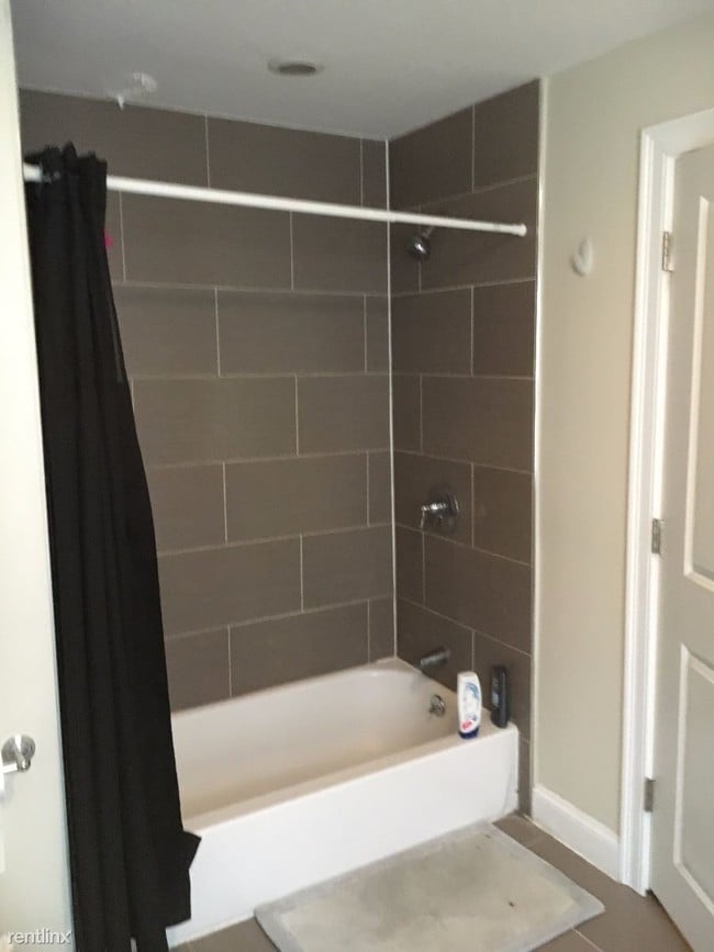 Building Photo - 5 br, 2 bath Apartment - 10 Greylock Rd