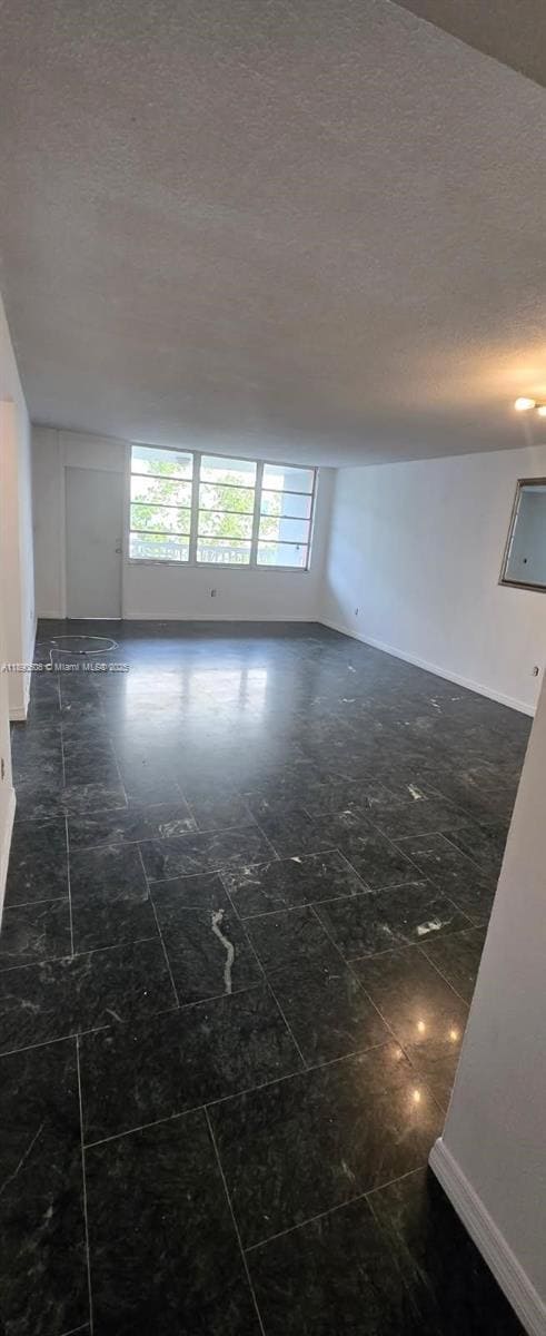 Building Photo - 2016 Bay Dr