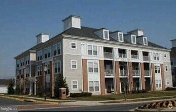 Building Photo - 333 Elmcroft Blvd