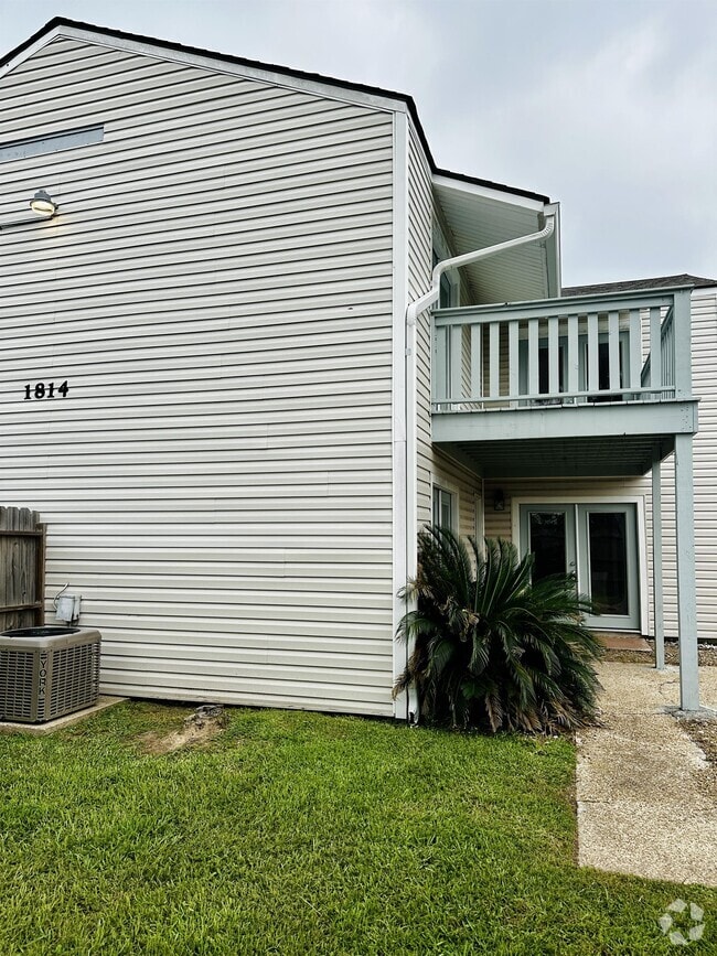 Building Photo - 1814 Fox Run Dr