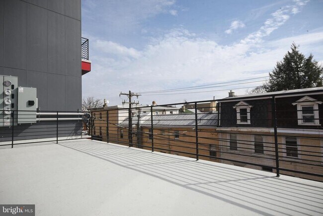 Foto del edificio - 6162 Ridge Ave