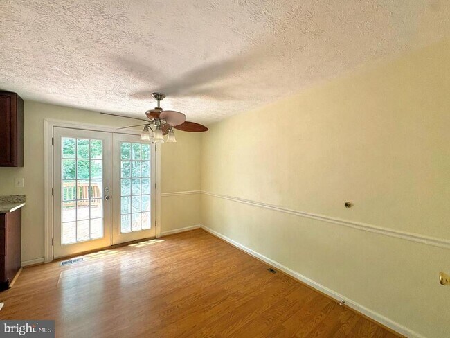 Foto del edificio - 8112 Parkdale Ct