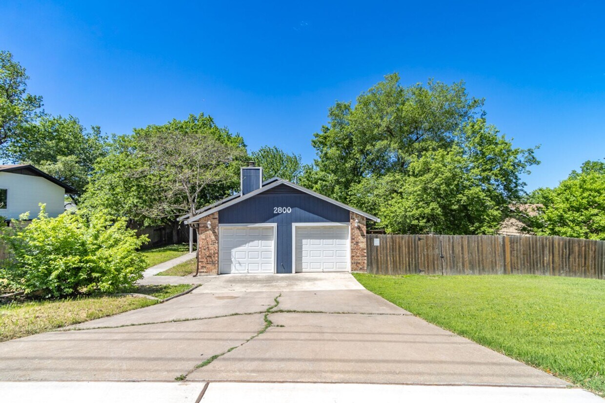 Primary Photo - 2800 Burleson Rd