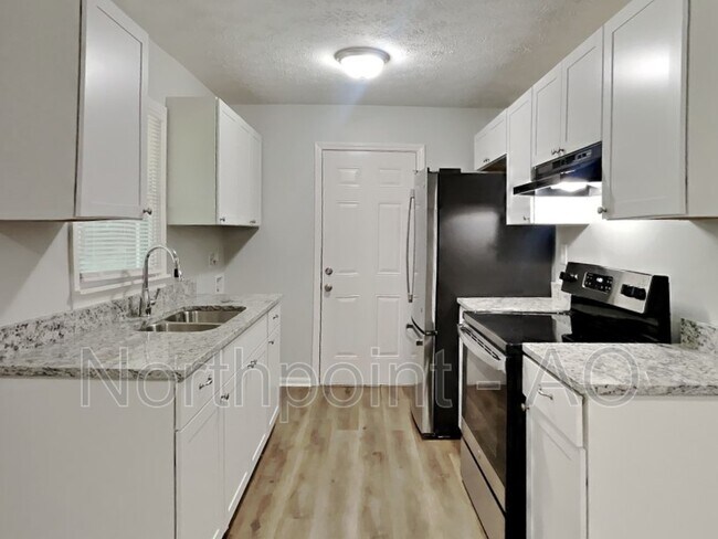 Building Photo - 1190 Evelyn Dr