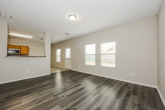 Building Photo - 1600 Chivalry Ln