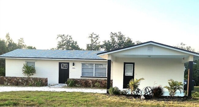 Foto del edificio - 460 Creek Ln Dr
