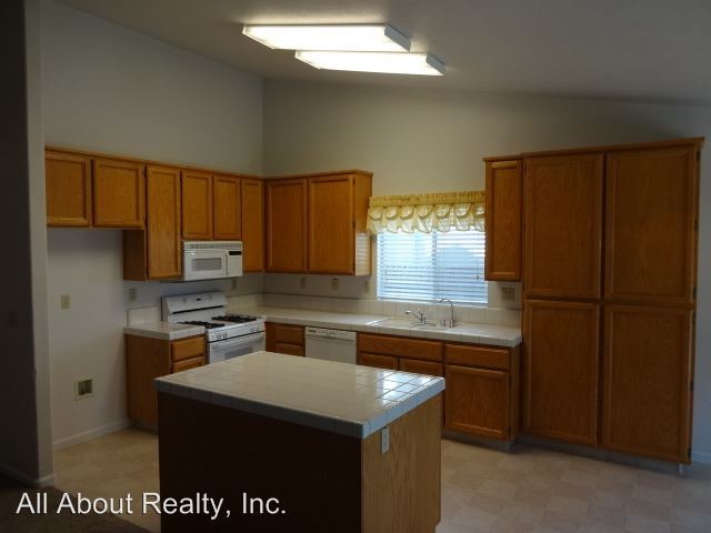 Building Photo - 3 br, 2 bath House - 1644 STEINBECK DRIVE
