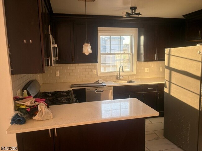 Foto del edificio - 1019 E Grand St