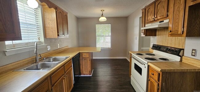 Building Photo - 2009 Cedarwood Cove