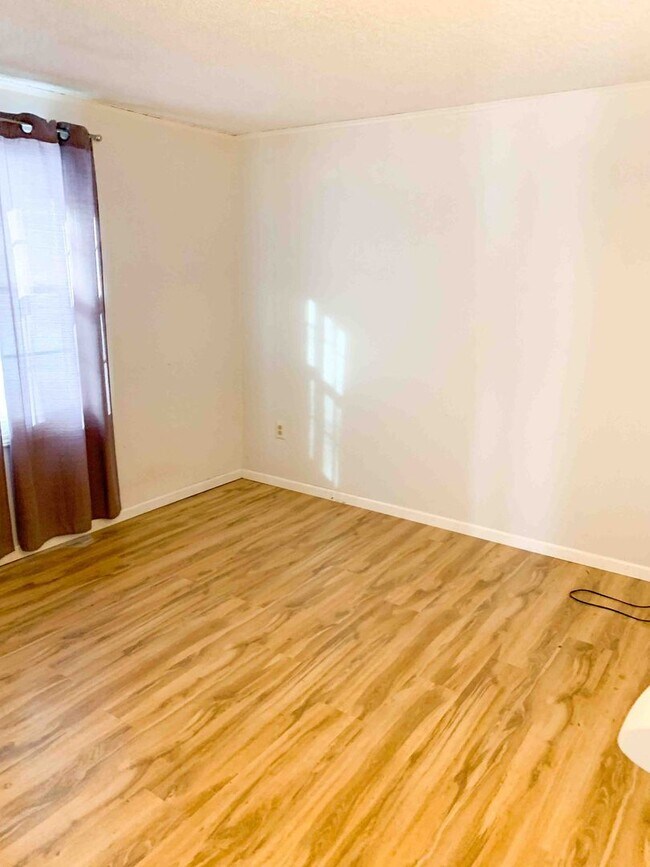 Foto del edificio - 3 Bedroom Ranch Available for Rent March 1st