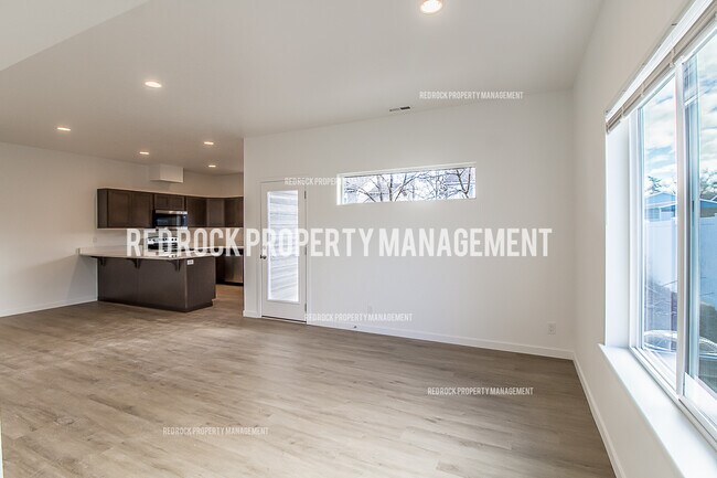 Foto del edificio - 1122 N Davis Ln
