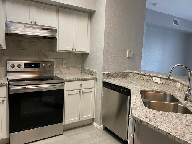 Building Photo - 823 Camargo Way
