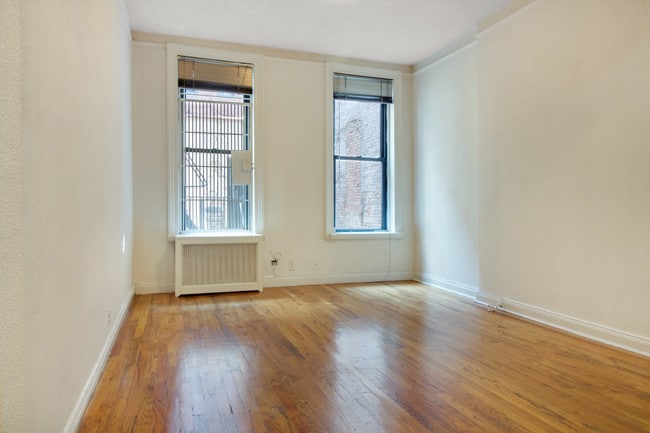 Building Photo - 220 E 74th St