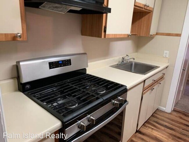 Building Photo - 4 br, 1 bath House - 206 Henry St
