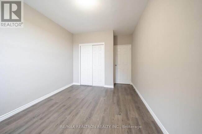 Building Photo - 468 Ottawa St N