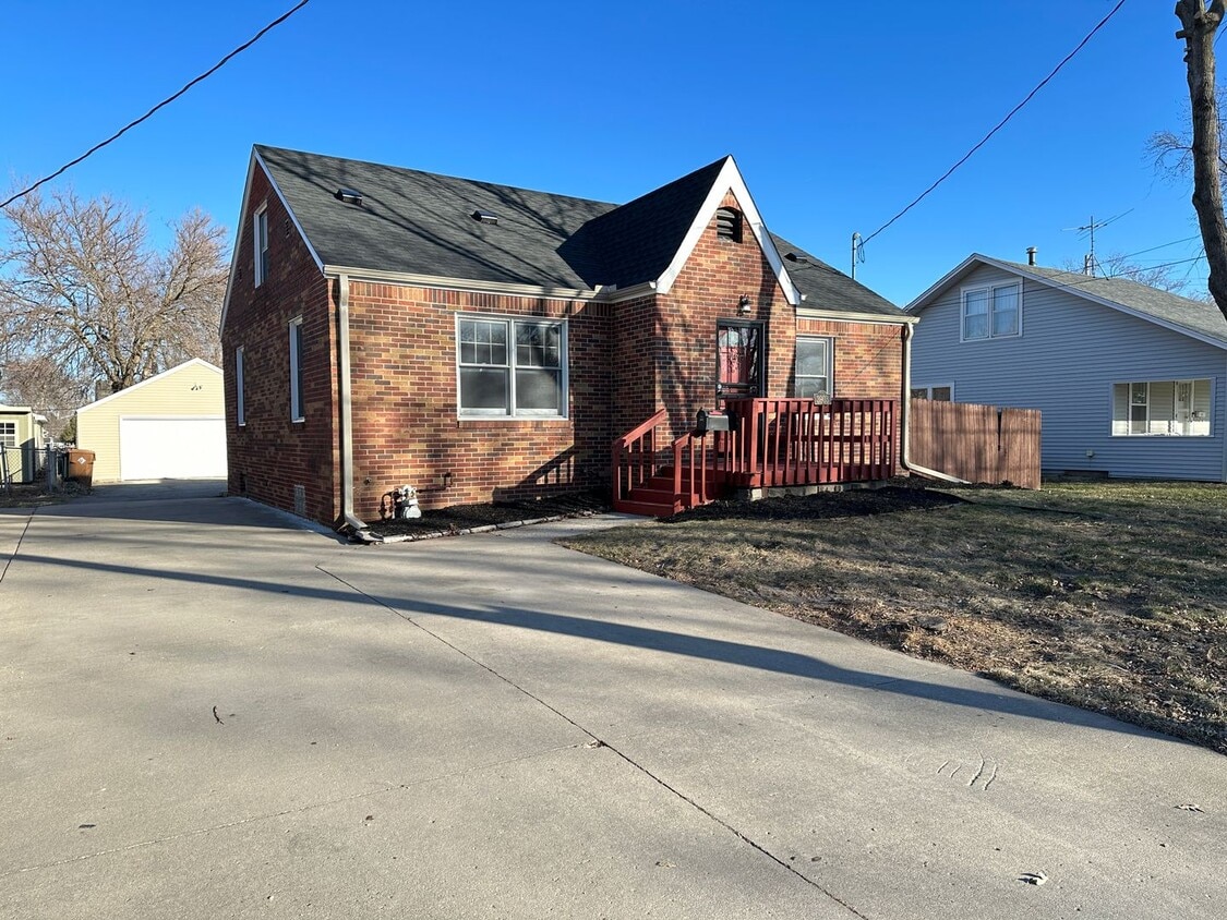 3903 70th St, Urbandale, IA 50322 House Rental in Urbandale, IA