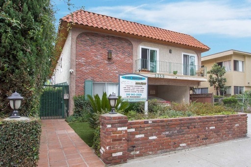 Building Photo - 3359 Mentone Ave