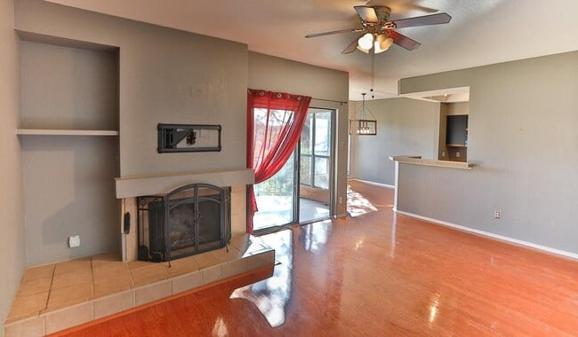 Building Photo - 4711 Spicewood Springs Rd