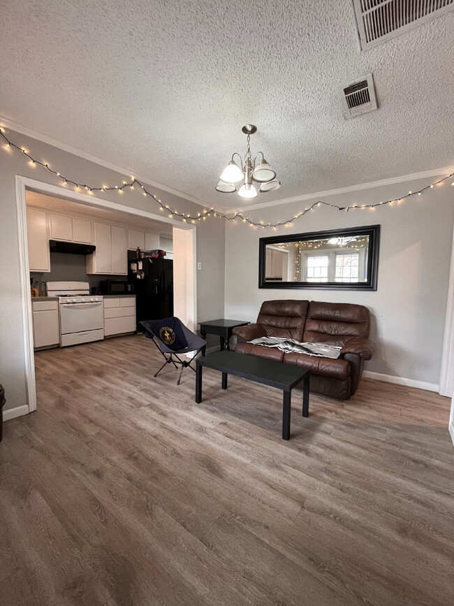 Building Photo - Spacious 4 Bedroom Home for Roommates in Tech Terrace - Pre-Leasing for Summer/Fall 2026