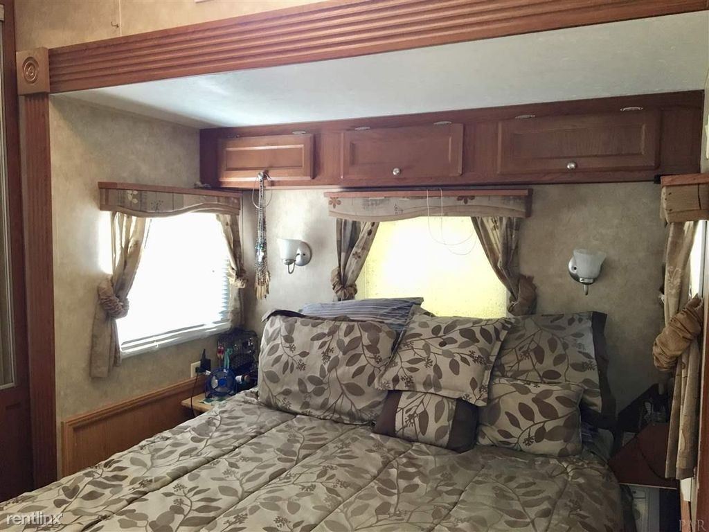 Building Photo - 1 br, 1 bath Apartment - 725 Buena Vista Dr